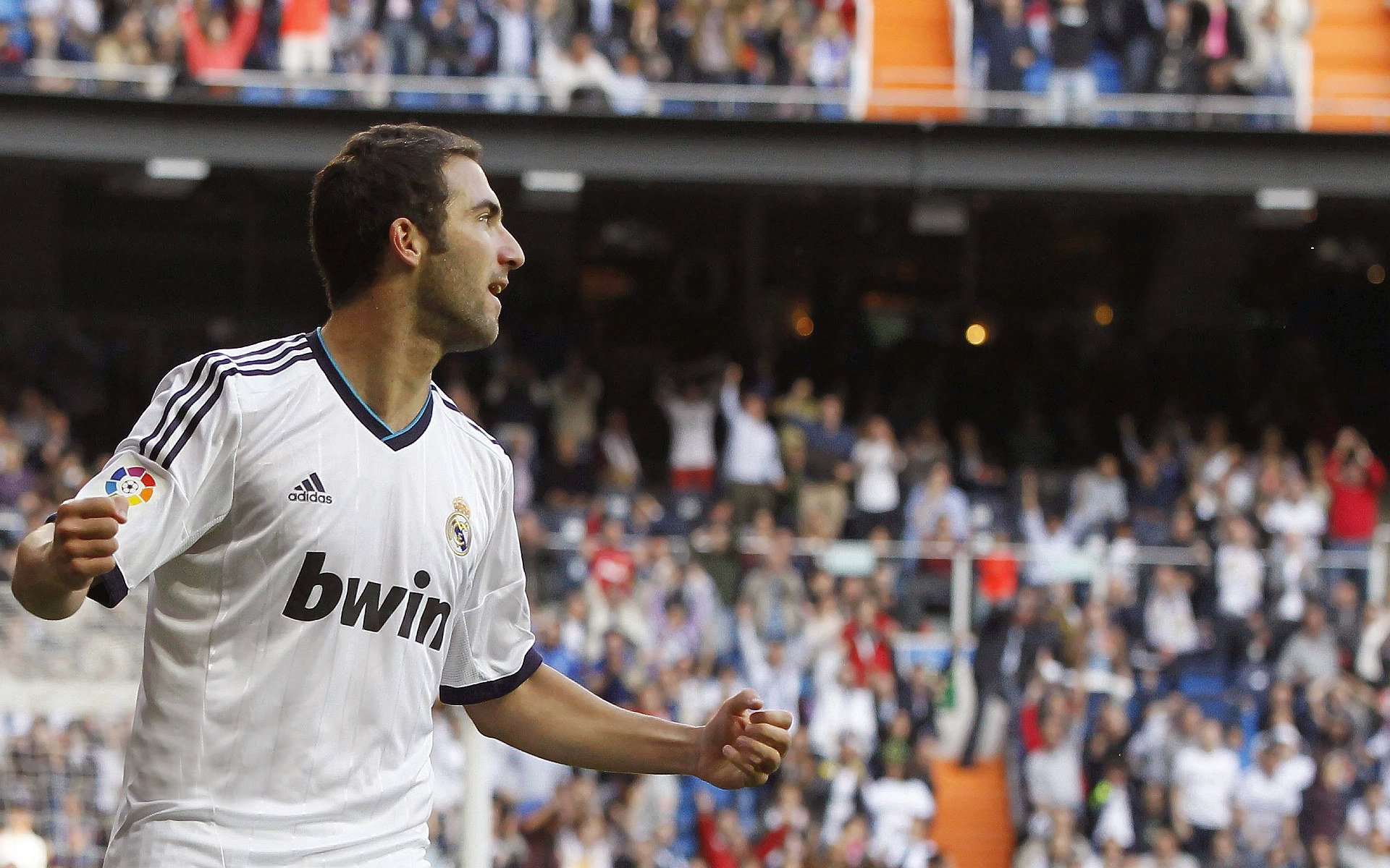 _魔术在主场爆发，逆转取胜_，魔术出场动作