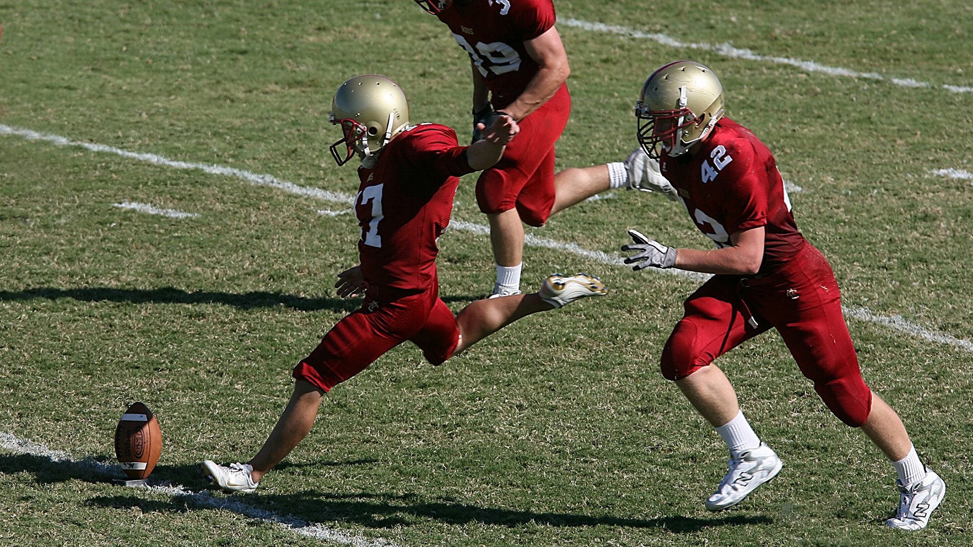 马赛新援表现抢眼，成为队内最具攻击威胁的球员，马赛队史最佳阵容